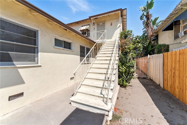 1205 W Alameda Avenue, Burbank CA: https://media.crmls.org/medias/6f44a33b-23b4-427e-be2b-efa76faca290.jpg