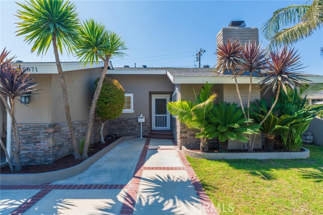 Detail Gallery Image 1 of 45 For 15871 Belfast Ln, Huntington Beach,  CA 92647 - 3 Beds | 2/1 Baths