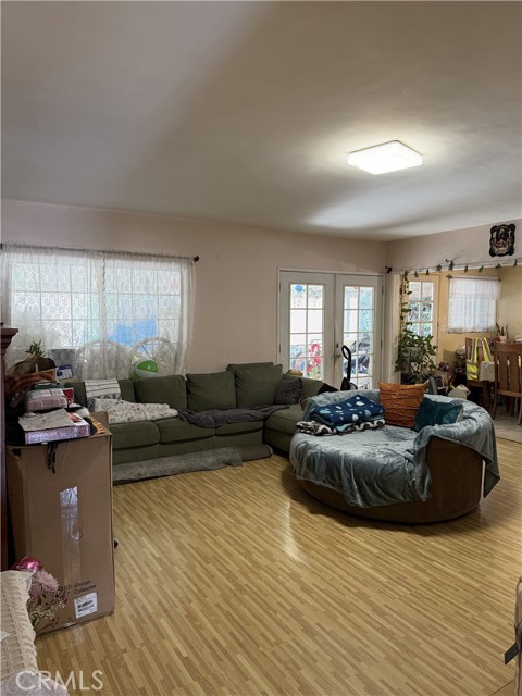 Detail Gallery Image 7 of 22 For 18800 Arminta, Reseda,  CA 91335 - 4 Beds | 3 Baths