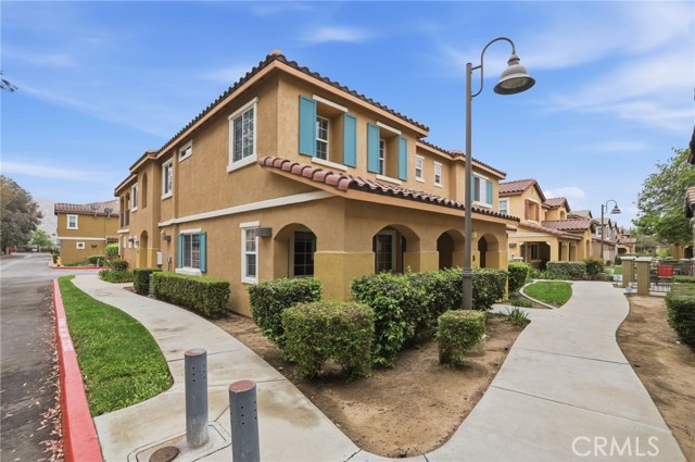 Detail Gallery Image 3 of 25 For 25868 Iris Ave #B,  Moreno Valley,  CA 92551 - 2 Beds | 2/1 Baths