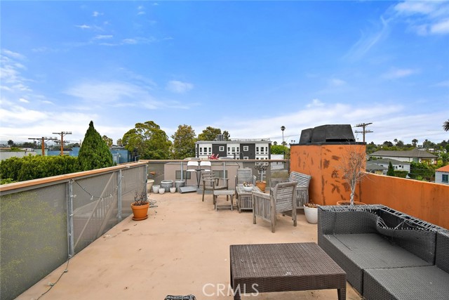 Detail Gallery Image 40 of 41 For 241 Horizon Ave, Venice,  CA 90291 - – Beds | – Baths