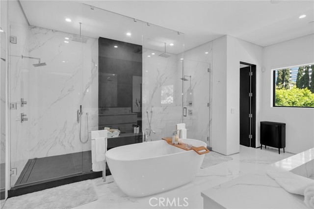 15231 Greenleaf Street, Sherman Oaks CA: https://media.crmls.org/medias/6f457357-5d2f-46d4-9c1e-6cc039c158fa.jpg
