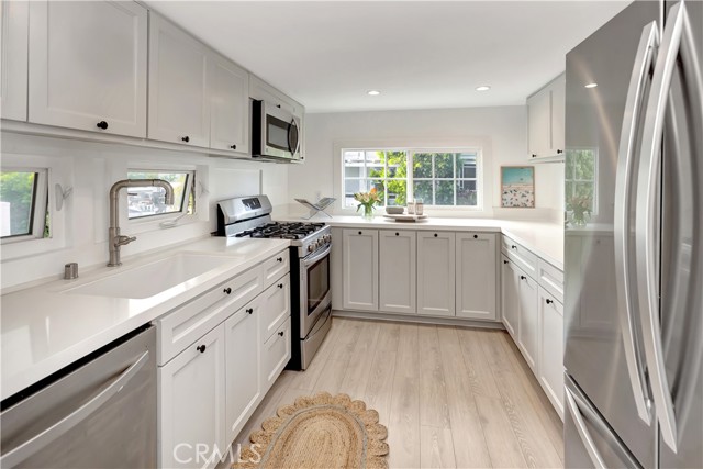 Detail Gallery Image 10 of 34 For 265 Mayflower, Newport Beach,  CA 92660 - 2 Beds | 2 Baths