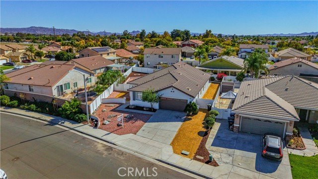 Detail Gallery Image 2 of 42 For 329 Sparkler, Perris,  CA 92571 - 4 Beds | 2 Baths