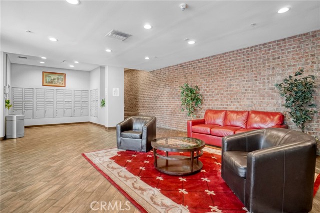 Detail Gallery Image 17 of 26 For 3740 Santa Rosalia Dr #416,  Los Angeles,  CA 90008 - 1 Beds | 1 Baths