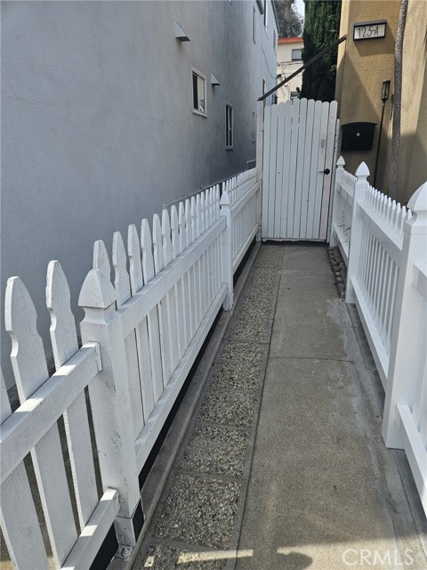Detail Gallery Image 2 of 21 For 125 Unit a Bennett Ave, Long Beach,  CA 90803 - 1 Beds | 1 Baths