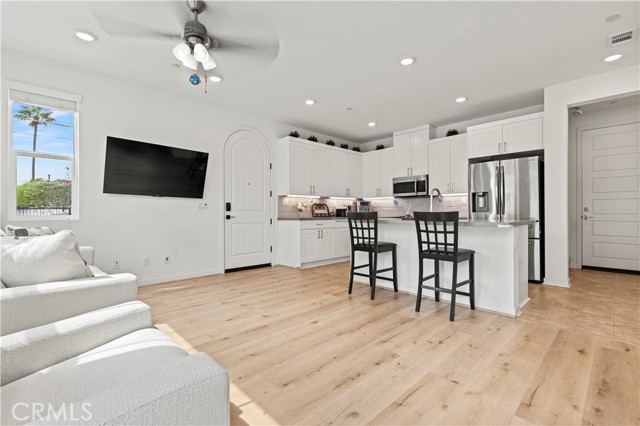 Detail Gallery Image 4 of 47 For 1544 W Plaza Del Amo, Torrance,  CA 90501 - 3 Beds | 2/1 Baths