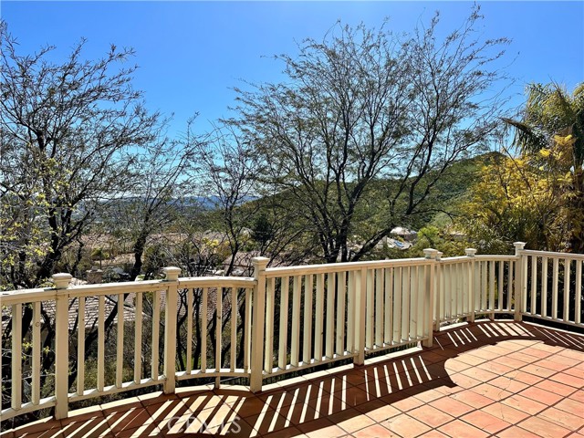 Detail Gallery Image 25 of 27 For 28467 Falcon Crest, Canyon Country,  CA 91351 - 4 Beds | 3 Baths