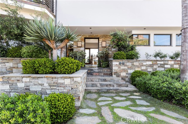 86 Emerald Bay, Laguna Beach CA: https://media.crmls.org/medias/6f46aa8d-09b3-4eac-b497-c6c8ca3b52ab.jpg