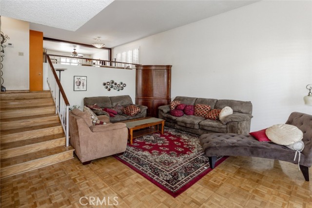 Detail Gallery Image 2 of 27 For 19545 Sherman Way #66,  Reseda,  CA 91335 - 3 Beds | 2/1 Baths