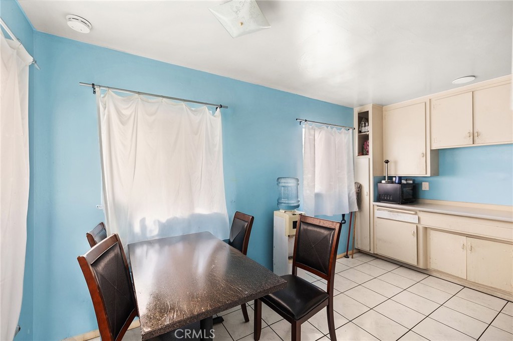 4077 Winona Avenue - photo 11