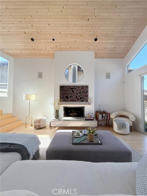 Detail Gallery Image 13 of 44 For 621 6th, Manhattan Beach,  CA 90266 - 3 Beds | 3/1 Baths