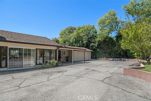 451 W FOOTHILL Boulevard, Arcadia CA: https://media.crmls.org/medias/6f494b3b-6ef6-41f8-a15d-87f3aaff664c.jpg