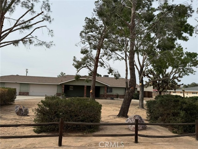 Detail Gallery Image 2 of 21 For 14040 Hopi Rd, Apple Valley,  CA 92307 - 3 Beds | 2 Baths