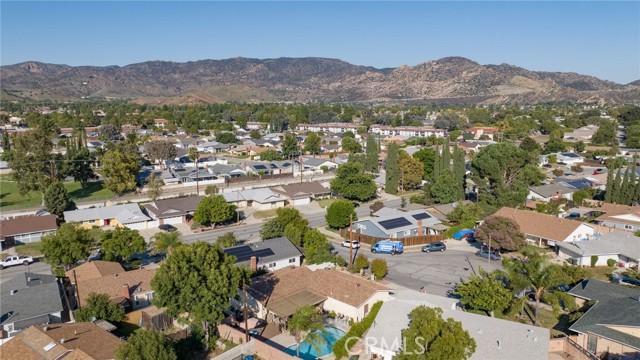 Welcome to 1561 Eloise Circle in the east end of Simi Valley.
