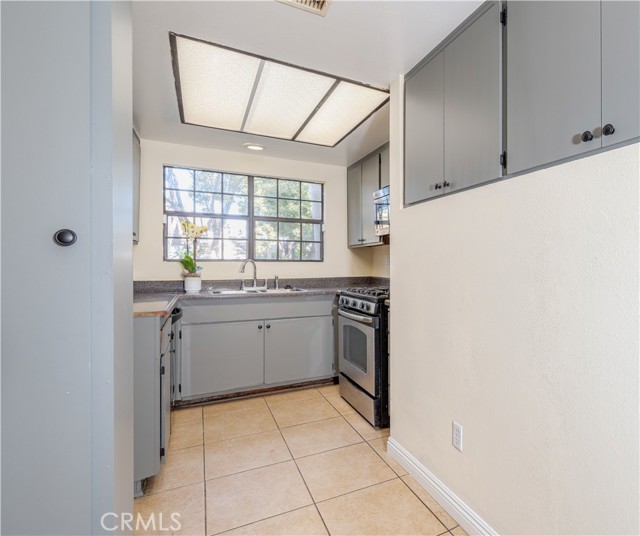 Detail Gallery Image 10 of 27 For 2602 Monte Carlo Dr #10,  Santa Ana,  CA 92706 - 3 Beds | 2/1 Baths