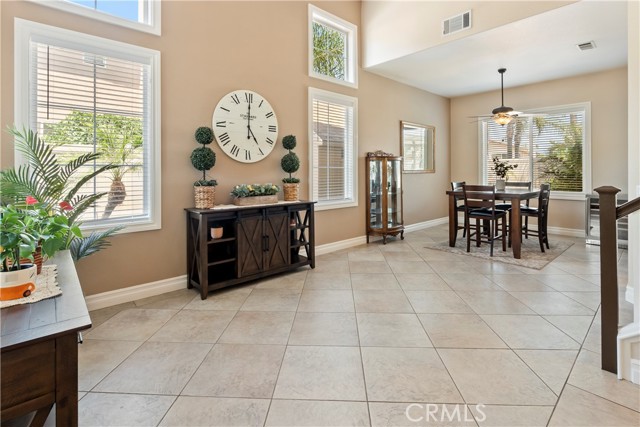 8880 Stony Brook Circle, Riverside CA: https://media.crmls.org/medias/6f4b18ca-3581-4810-a92d-c02658495904.jpg