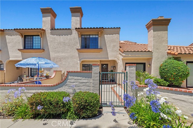 Detail Gallery Image 2 of 58 For 260 Country Club Dr #B,  Simi Valley,  CA 93065 - 2 Beds | 2/1 Baths