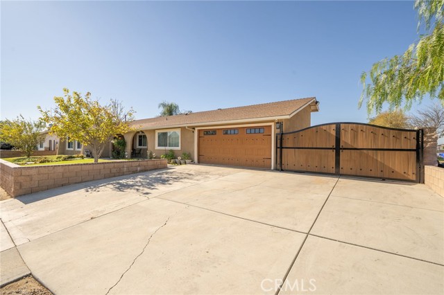 Detail Gallery Image 2 of 56 For 5635 Lucretia Ave, Jurupa Valley,  CA 91752 - 5 Beds | 3 Baths