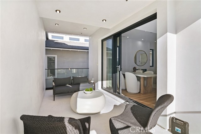 Detail Gallery Image 11 of 22 For 604 Narcissus Ave #1/2,  Corona Del Mar,  CA 92625 - 2 Beds | 2/1 Baths