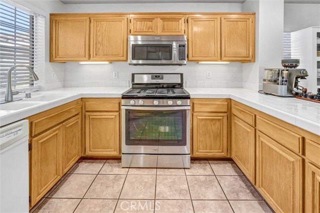 Detail Gallery Image 12 of 28 For 1744 Empty Saddle, Simi Valley,  CA 93063 - 3 Beds | 2/1 Baths