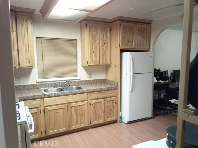 Detail Gallery Image 3 of 28 For 21922 Ottowa Rd #1,  Apple Valley,  CA 92308 - 2 Beds | 2 Baths