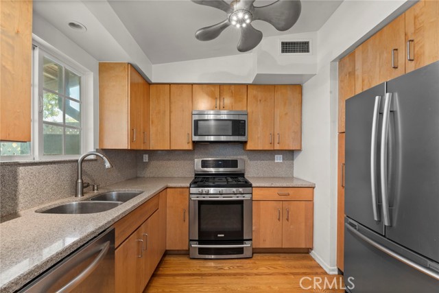 Detail Gallery Image 12 of 37 For 17156 Bullock St, Encino,  CA 91316 - 3 Beds | 2 Baths