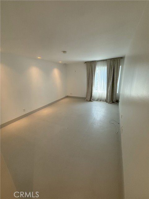 1940 N Highland Avenue, Los Angeles CA: https://media.crmls.org/medias/6f4f0a17-5680-4978-9a1b-128ed2cb4e43.jpg