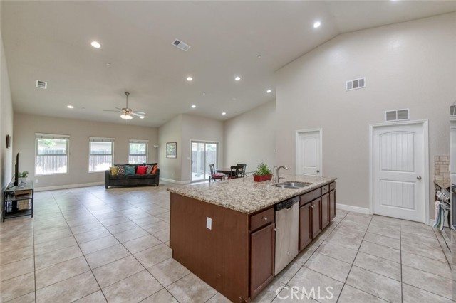 Detail Gallery Image 2 of 33 For 6808 W Lucas Dr, Fresno,  CA 93722 - 3 Beds | 2 Baths