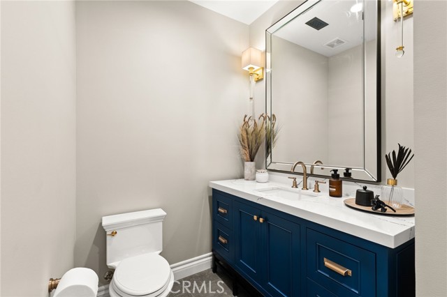 Image 33 of 72 For 1688 Dwight  