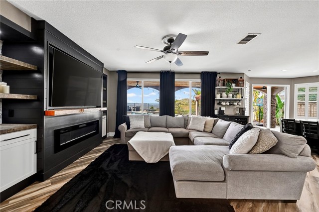 Detail Gallery Image 16 of 57 For 31860 Willow Wood Ct, Lake Elsinore,  CA 92532 - 4 Beds | 3 Baths