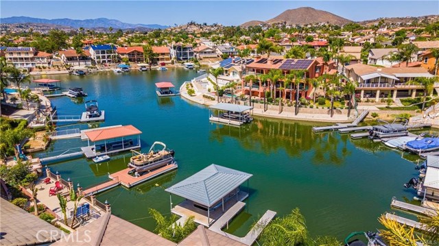 30295 Little Harbor Drive, Canyon Lake CA: https://media.crmls.org/medias/6f513a83-0e18-4c6e-885d-6089764ef496.jpg