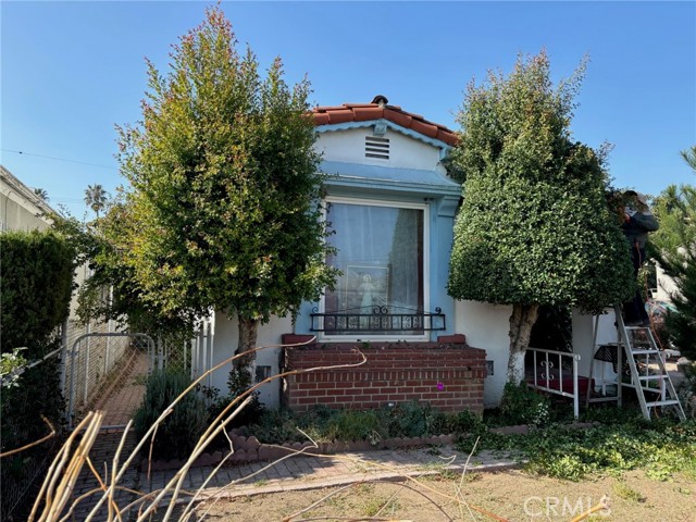 1045 N Alexandria Avenue, Los Angeles CA: https://media.crmls.org/medias/6f51e06a-2741-431a-8802-4323df4e8c9b.jpg