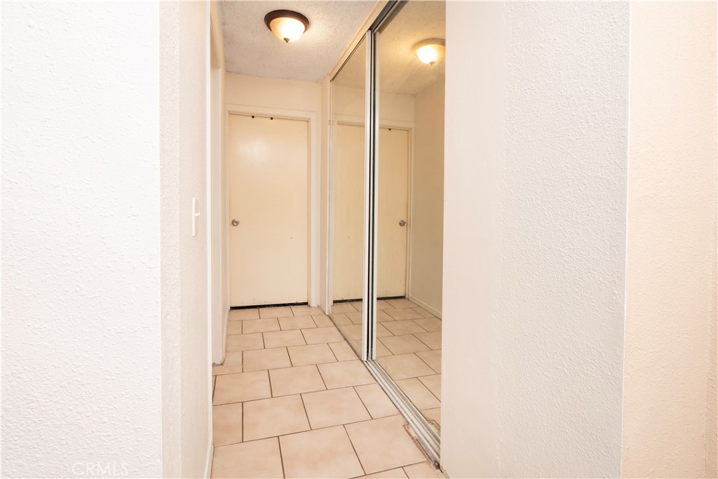 https://media.crmls.org/medias/6f51f4d0-5981-41bc-a3ba-c9c334623c6d.jpg?preset=X-Large