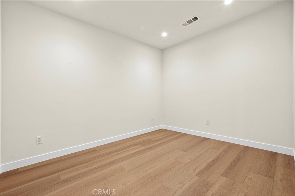 MLS #OC25253917 image #11