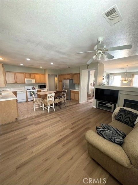 Detail Gallery Image 3 of 6 For 643 Canyon Crest, Beaumont,  CA 92223 - 5 Beds | 3 Baths