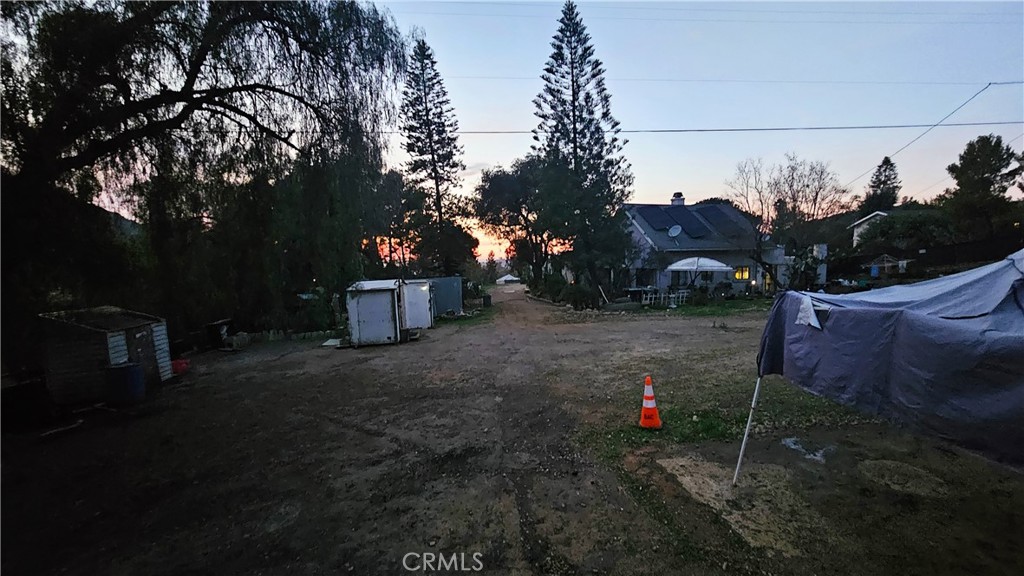 https://media.crmls.org/medias/6f52576c-eea5-43a2-8031-735e99a4941e.jpg?preset=X-Large