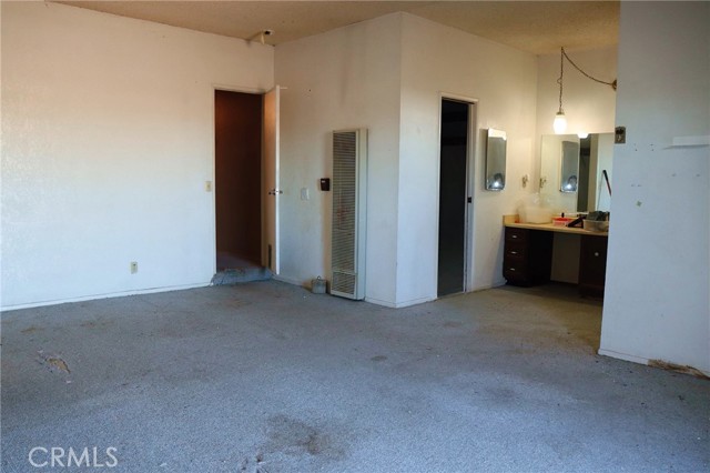 Detail Gallery Image 13 of 18 For 9632 Juniper St, Apple Valley,  CA 92308 - 5 Beds | 3 Baths