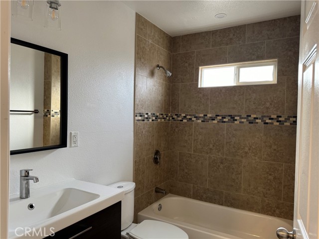 Detail Gallery Image 14 of 22 For 847 W Gage Ave, Los Angeles,  CA 90044 - 3 Beds | 2 Baths