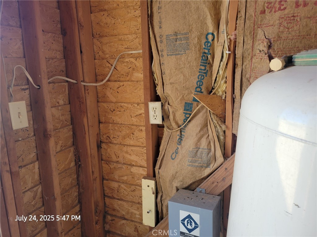 https://media.crmls.org/medias/6f53e7d2-e16d-4a20-aac7-eba3cbd52767.jpg?preset=X-Large