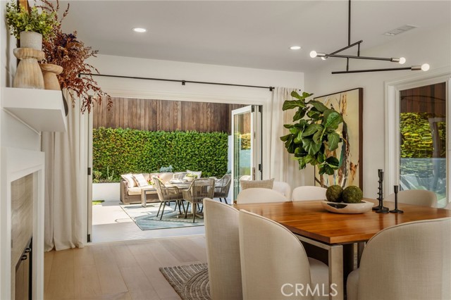 Detail Gallery Image 11 of 29 For 1720 Oak Ave, Manhattan Beach,  CA 90266 - 4 Beds | 3/1 Baths
