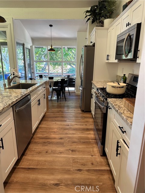 Detail Gallery Image 6 of 27 For 303 Esplanade, Newport Beach,  CA 92660 - 3 Beds | 2 Baths