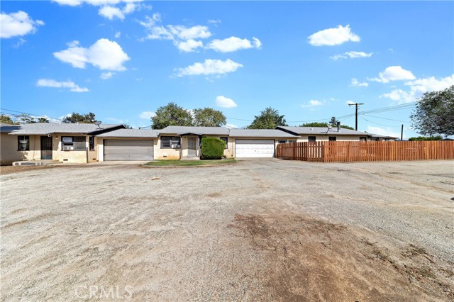 725 Michigan Avenue, Beaumont CA: https://media.crmls.org/medias/6f56e41a-f335-4c4b-94cb-8289b952e5f5.jpg