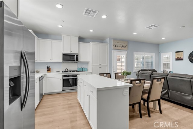 Detail Gallery Image 13 of 37 For 16064 Symphony Ln, Fontana,  CA 92336 - 4 Beds | 3 Baths