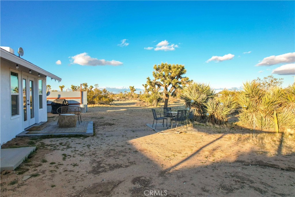 https://media.crmls.org/medias/6f577f88-ae92-4645-ae7e-e96662c5d0a4.jpg?preset=X-Large