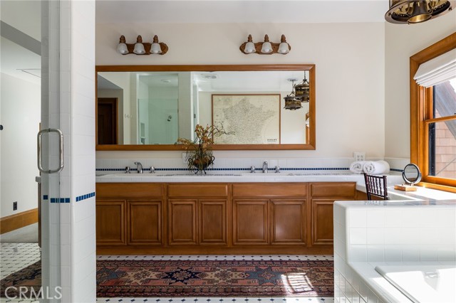 Detail Gallery Image 33 of 62 For 11 La Linda Dr, Long Beach,  CA 90807 - 8 Beds | 4/3 Baths
