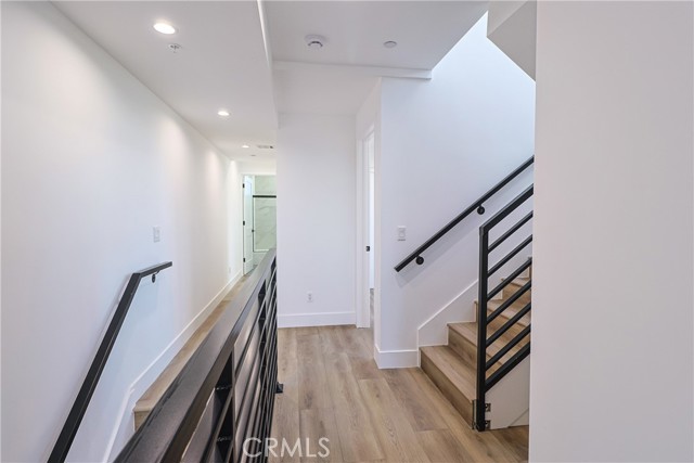 Detail Gallery Image 17 of 22 For 1704 S Redondo Bld, Los Angeles,  CA 90019 - 4 Beds | 4 Baths