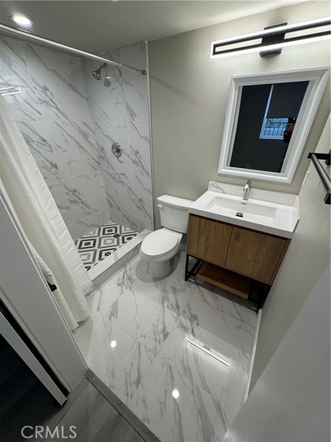 Detail Gallery Image 8 of 8 For 327 N Chicago, Los Angeles,  CA 90033 - 2 Beds | 2 Baths