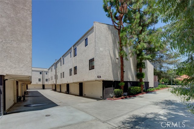 582 W Huntington Drive, Arcadia CA: https://media.crmls.org/medias/6f5a2468-b322-45c1-84d2-fa18003aab6b.jpg