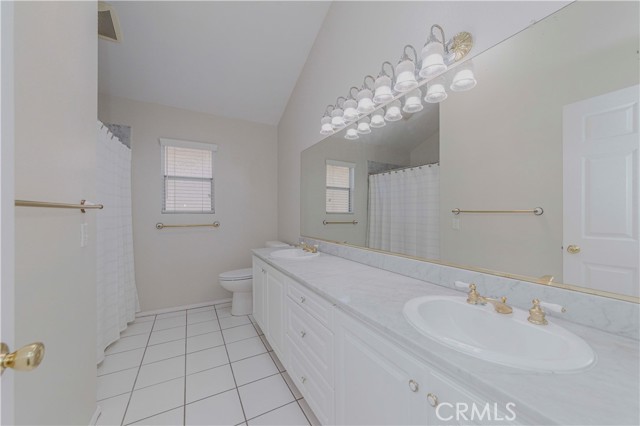 1370 Abraham Terace, Harbor City CA: https://media.crmls.org/medias/6f5a8f0f-7fdc-45d6-a74d-590f7f4daaef.jpg